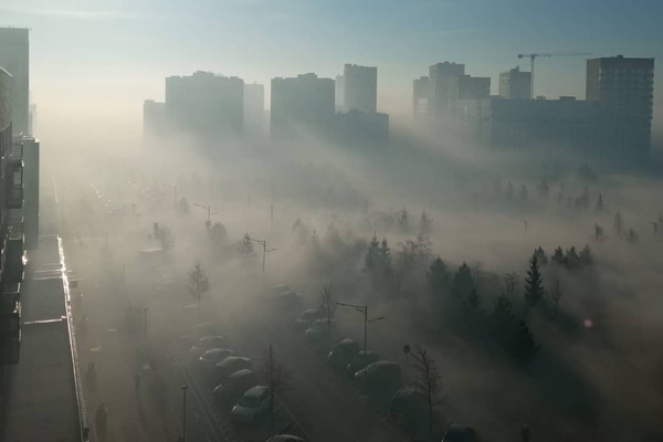Из-за густого смога детей в Солнечном не пустили в школу и детсад