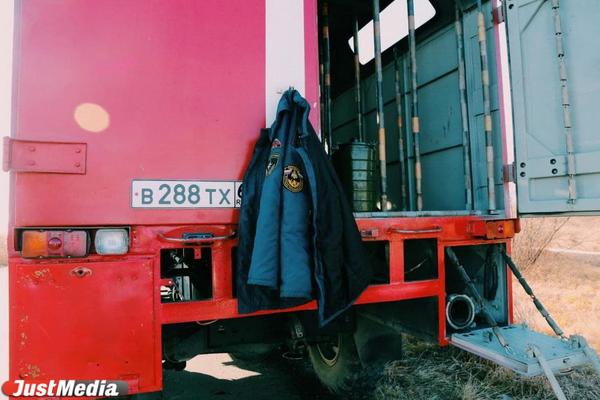 Более 300 человек до сих пор тушат пожары вокруг Екатеринбурга. Все они локализованы - Фото 1