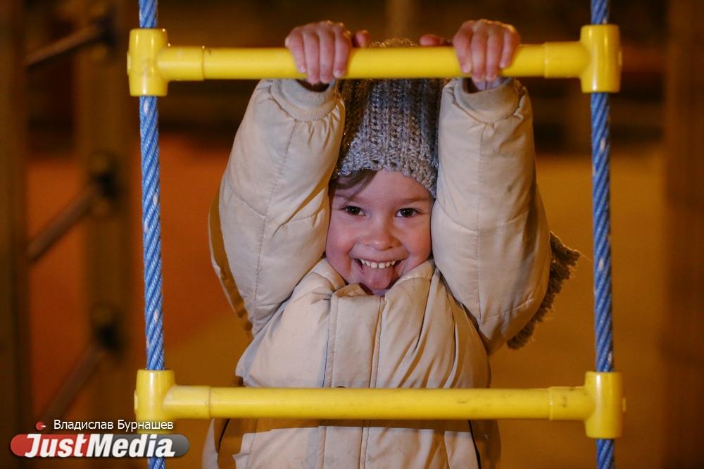 Алиса Симонова, 4 года: «Сегодня холодная погода, у меня сопли и кашель». В Екатеринбурге -4 градуса - Фото 1