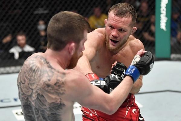 Петр Ян вернул пояс UFC в Екатеринбург - Фото 1