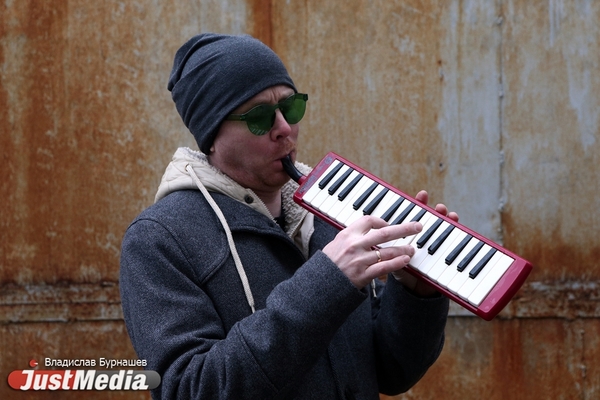 Глеб Васильев, музыкант: «Пушкин, говорят, 1833 год. Погода та же самая, осенняя». В Екатеринбурге -7 градусов