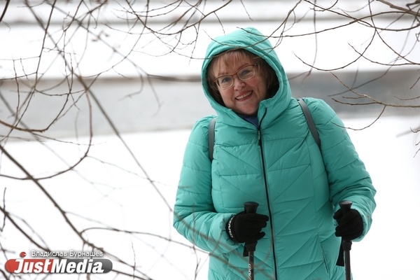 Татьяна Репницкая, пенсионер: «Уже семь лет занимаюсь скандинавской ходьбой в любую погоду». В Екатеринбурге -9 градусов