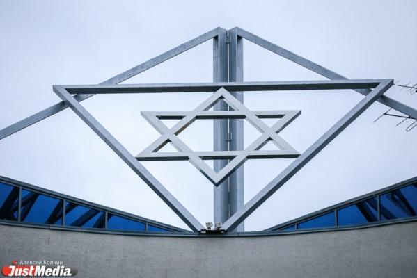 Еврейская община Свердловской области осудила использование памяти жертв нацистов в дискуссии вокруг QR-кодов - Фото 1