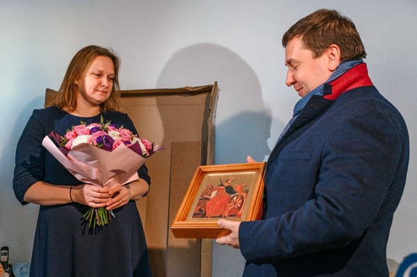 Валенки в квартире и коммуналка за 13 тысяч: уральские меценаты помогли многодетной семье обрести новый дом - Фото 1