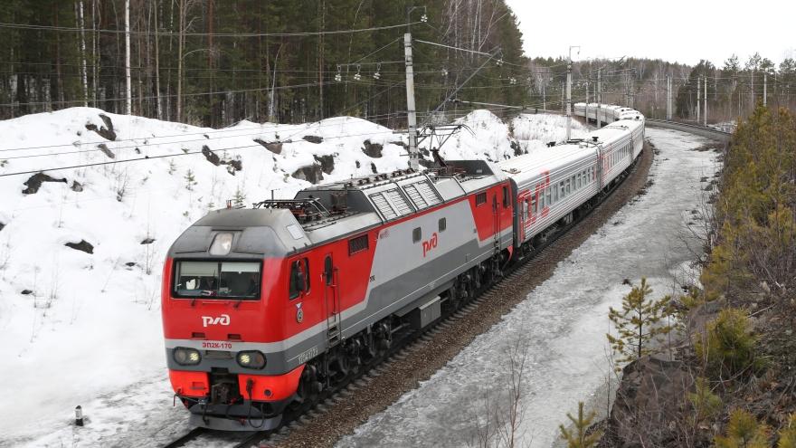 Перевозки пассажиров на СвЖД в ноябре выросли на 15%  - Фото 1