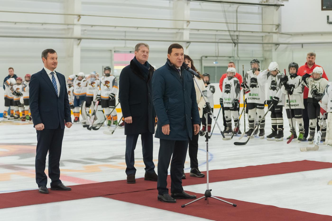 В Сысертском городском округе торжественно открыли ледовую арену - Фото 1