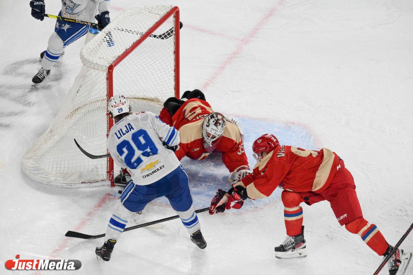 «Автомобилист» уступил «Барысу» в ретро-матче, посвященному 75-летию свердловского хоккея - Фото 1