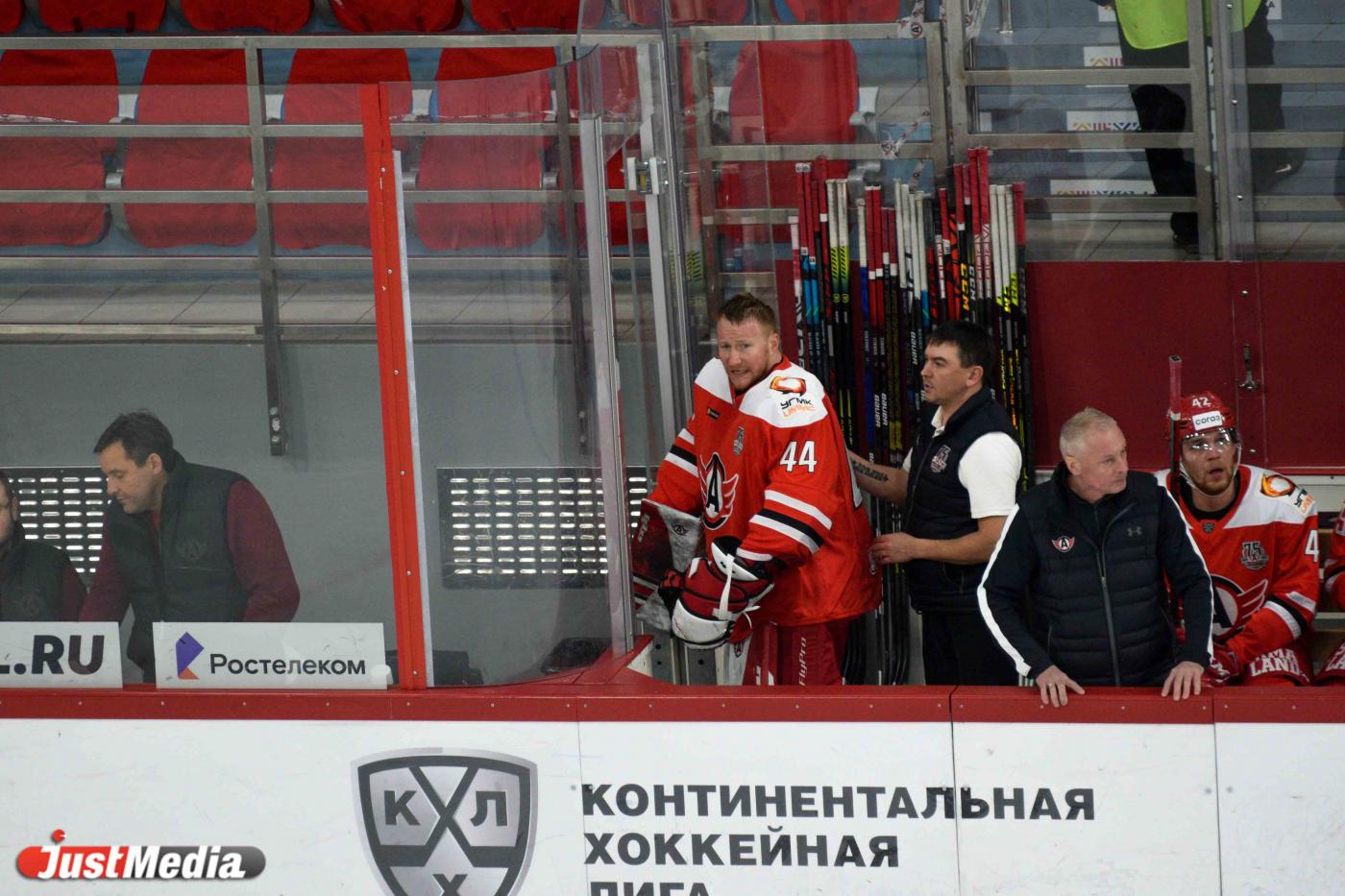 «Автомобилист» разгромлен «Ак Барсом» в последнем матче 2021 года - Фото 1