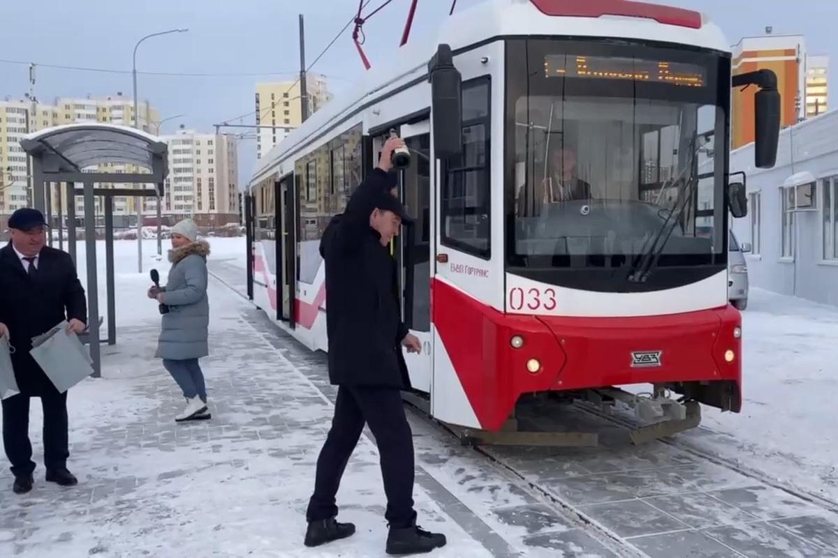 Евгений Куйвашев  протестировал новый трамвайный маршрут между Екатеринбургом и Верхней Пышмой - Фото 1