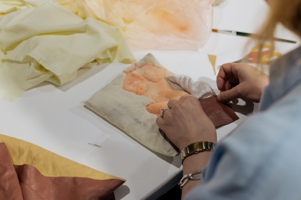 Арт-объект «Призрак Леса», спектакль о ТикТоке и воркшопы о телесности