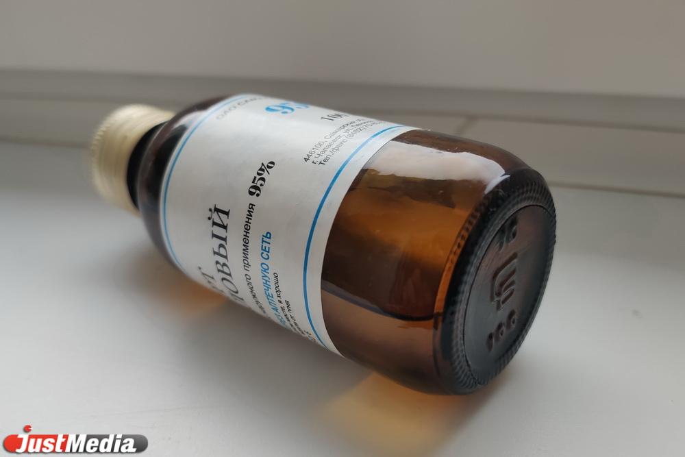 Свердловчане снова сообщают об отравлении суррогатным алкоголем - Фото 1