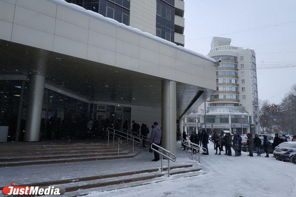 В Екатеринбурге за одно утро эвакуировали 151 школу. СПИСОК