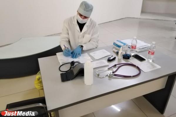 К 1 сентября сделать прививки от короновируса должны 60% жителей УрФО - Фото 1