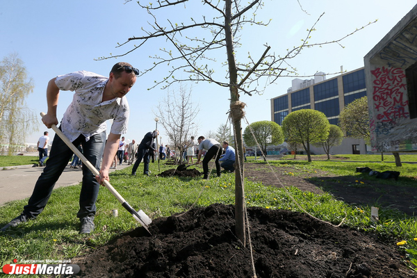 В Екатеринбурге на День строителя Алексей Орлов ввел новую традицию - Фото 1