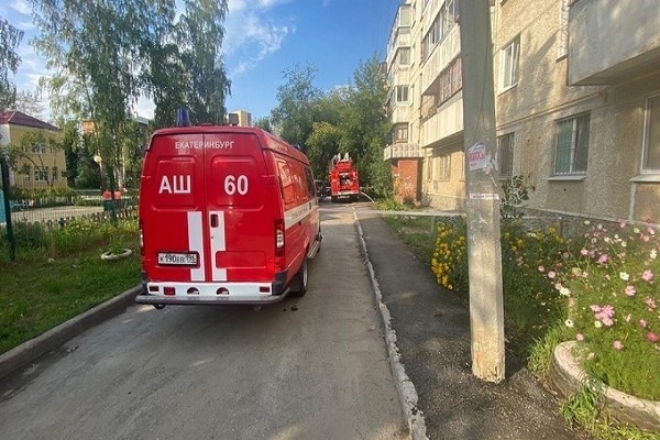 Пожар в пятиэтажке в Екатеринбурге мог произойти из-за взрыва газа - Фото 1