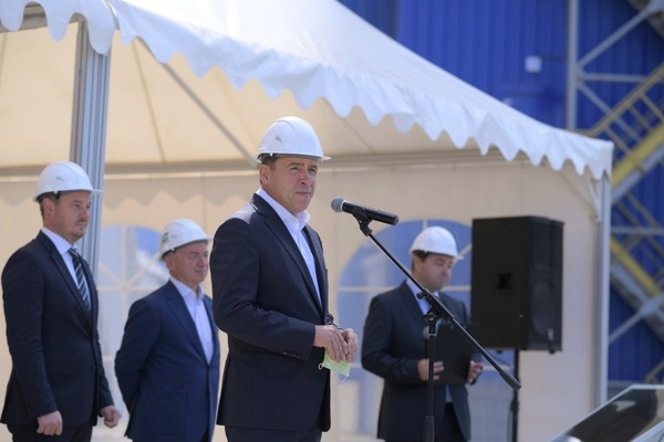 Евгений Куйвашев открыл новый завод, который не только обеспечит работой уральцев, но сделает доступнее жилье в регионе - Фото 1