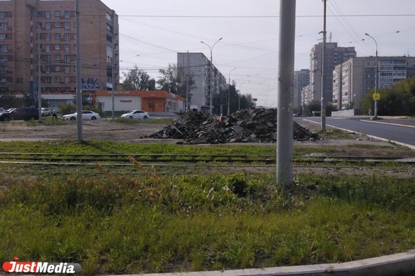 Ремонт улицы Викулова почти удался. Но картину смазала «злополучная» куча мусора - Фото 1
