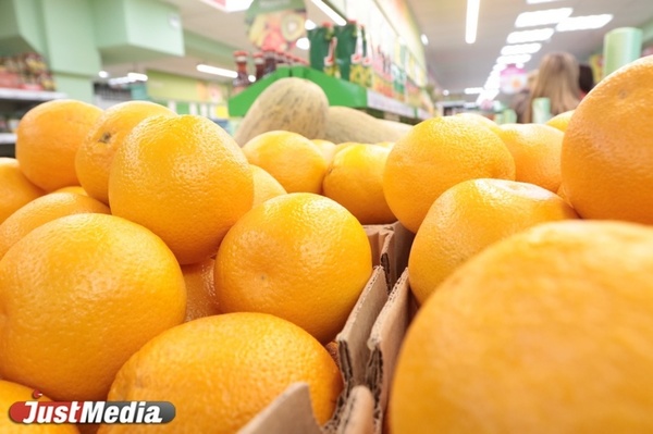 В Свердловскую область завезли тонны фруктов и картофеля. Цены упали ниже прошлого года - Фото 1