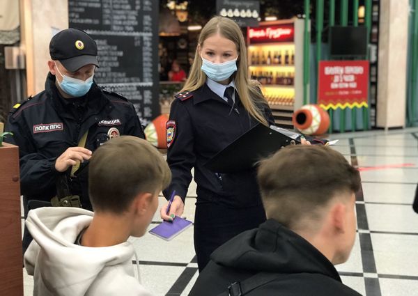 Полицейские устроили охоту на подростков в ТРЦ и барах Екатеринбурга - Фото 1