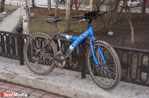 Велосипедному вору из Екатеринбурга грозит 5 лет колонии. Мужчина смог совершить кражу за 29 секунд - Фото 1