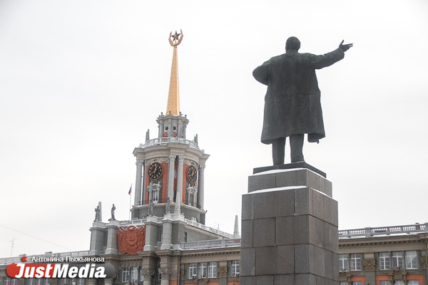 Памятник Ленину на площади 1905 года отреставрируют и установят подсветку - Фото 1