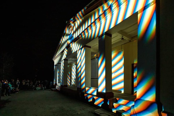 В Среднеуральске состоялось световое шоу в поддержку реконструкции городской бани - Фото 1
