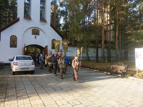 Под Екатеринбургом паломники отправились в самый длинный крестный ход - Фото 1