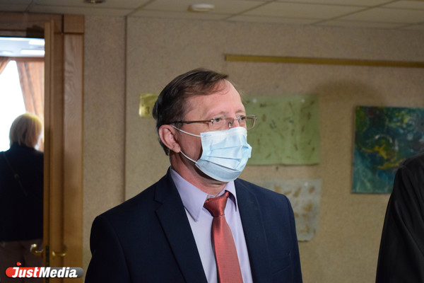 Заместитель губернатора Павел Креков сообщил об увеличении коечного фонда и завозе новой партии вакцин в Екатеринбург - Фото 1