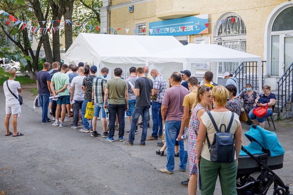 10 тысяч жителей Екатеринбурга привились в рамках акции «Вакцинация в каждый двор» - Фото 1