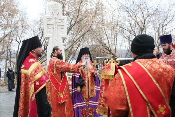 В Алапаевске состоялась установка креста на месте строительства храма святого князя Александра Невского - Фото 1