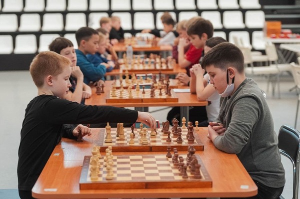 Свердловские школьники разыграли «Кубок УГМК» по быстрым шахматам - Фото 1