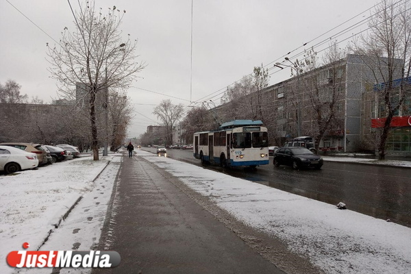Из-за ночного снега всплеска дорожно-транспортных происшествий на дорогах Свердловской области не произошло - Фото 1
