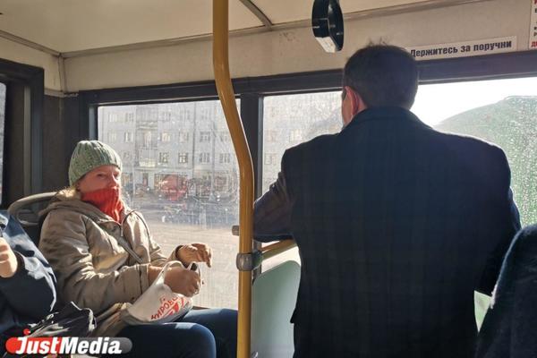Инспекторы продолжают проверять соблюдение масочного режима в общественном транспорте Екатеринбурга - Фото 1