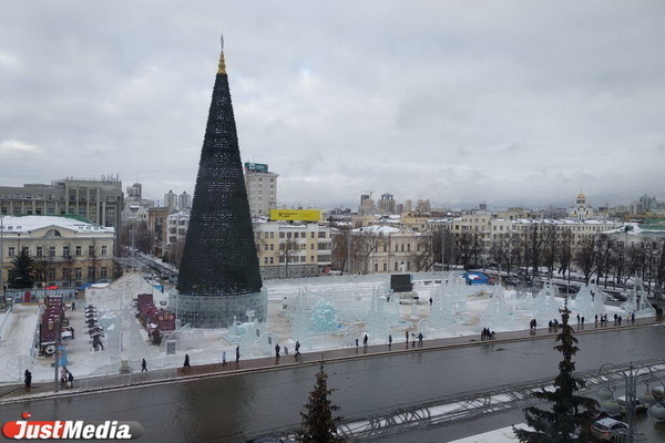 Мэрия не исключает, что ледовый городок в Екатеринбурге станет зоной COVID-Free - Фото 1