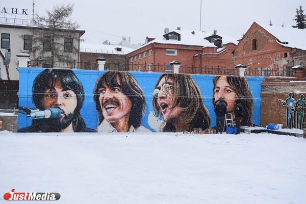 Британский уличный художник Джимми Си дополнил памятник The Beatles в Екатеринбурге - Фото 1