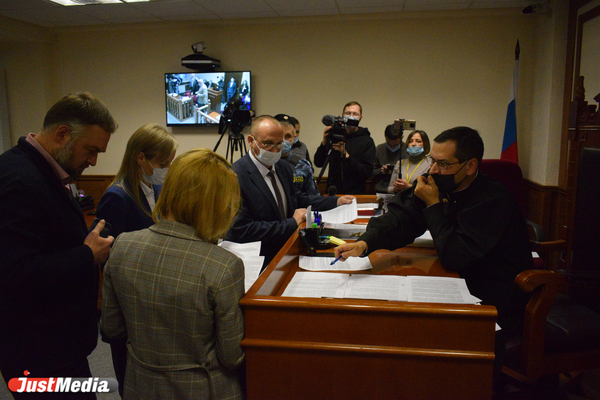 Свердловский областной суд отклонил иск об отмене QR-кодов в регионе - Фото 1