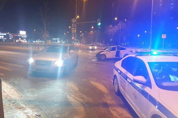 В Екатеринбурге в ДТП с такси пострадал несовершеннолетний пассажир - Фото 1