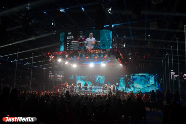 Сражались до двух часов ночи. В Екатеринбурге состоялся большой боксерский вечер - Фото 1