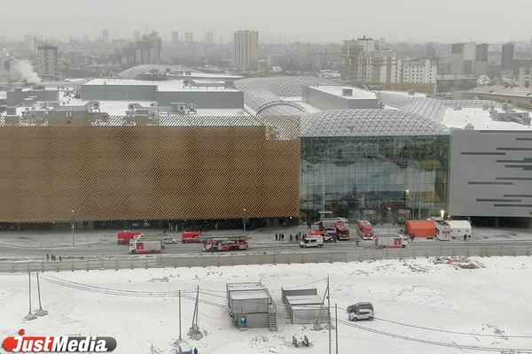 В Екатеринбурге эвакуировали посетителей и работников ТРЦ Veer Mall - Фото 1