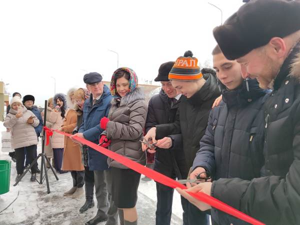 В Свердловской области получили ключи от новых квартир 300 сирот и переселенцев из аварийного жилья - Фото 1