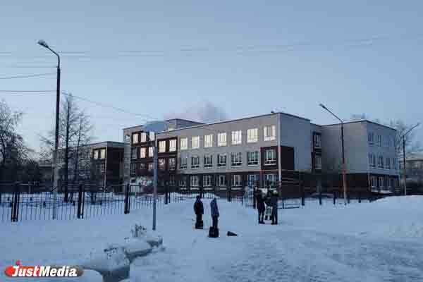 В Екатеринбурге третий день минируют школы - Фото 1