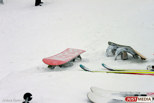 На горнолыжном курорте под Нижним Тагилом во время тренировки 15-летний подросток получил серьезные травмы  - Фото 1