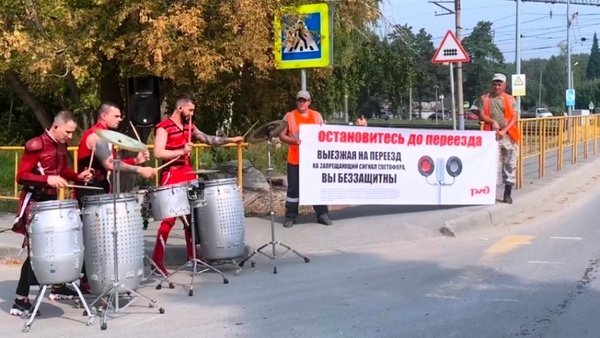 Количество ДТП на железнодорожных переездах Свердловской магистрали снизилось вдвое в 2021 году  - Фото 1