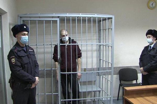 В Екатеринбурге задержали подозреваемого в нападении на банк, табачный магазин и букмекерскую контору - Фото 1