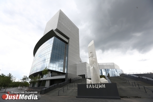 Полиция Екатеринбурга возбудила уголовное дело из-за испорченной картины в Ельцин-Центре - Фото 1