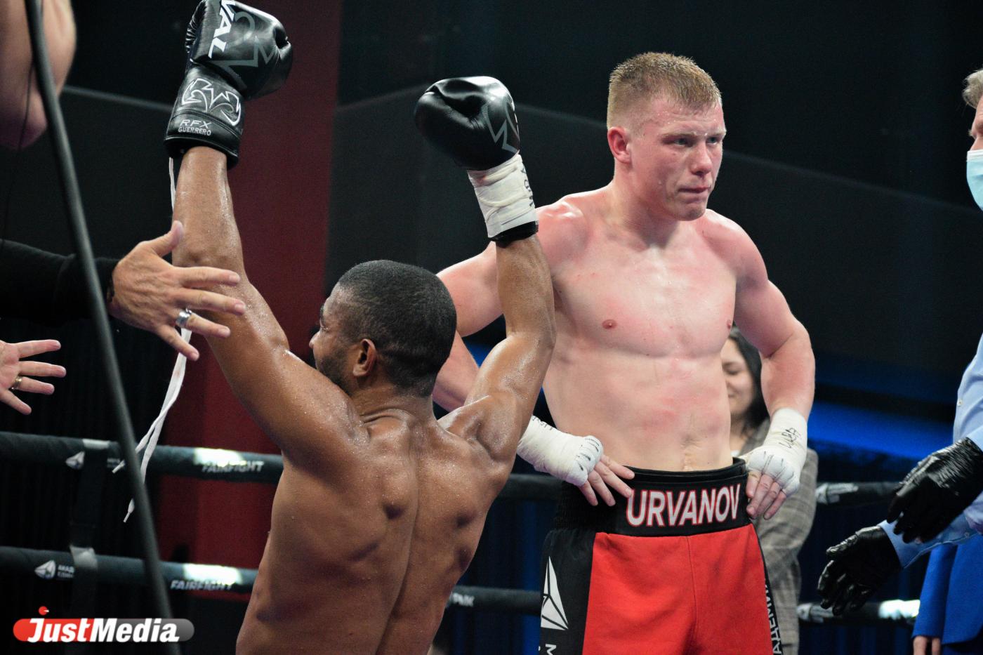 Марк Урванов упустил шанс стать чемпионом мира, а Заур Абдуллаев дважды отправил в нокдаун Хорхе Линареса - Фото 1