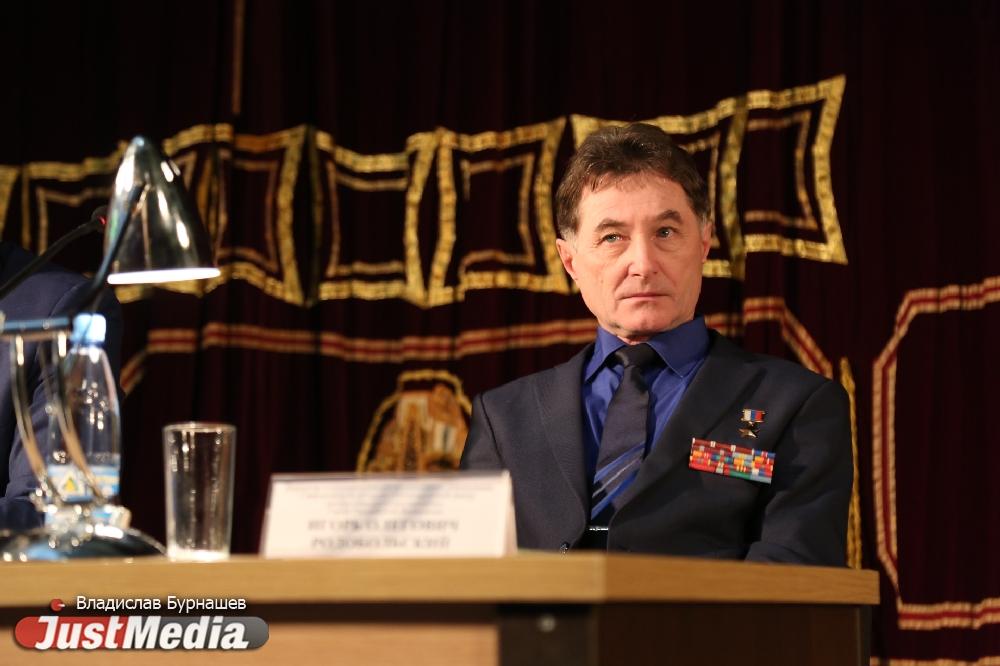 «Жители этих республик – это наши люди, так было исторически, и Россия им должна помочь». Герой России Игорь Родобольский назвал решение признания ДНР и ЛНР правильным и своевременным - Фото 1