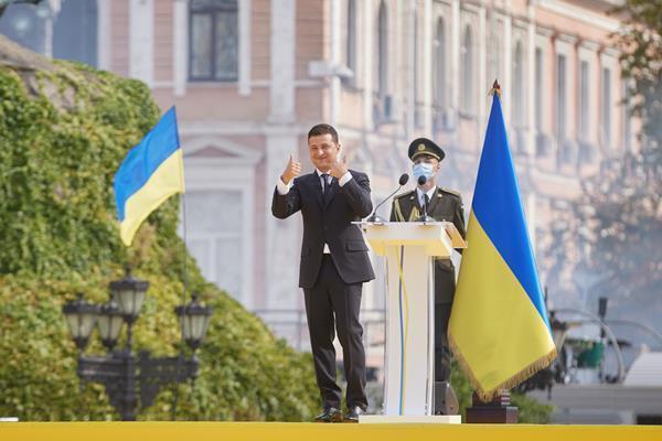 Владимир Зеленский ввел военное положение на Украине - Фото 1