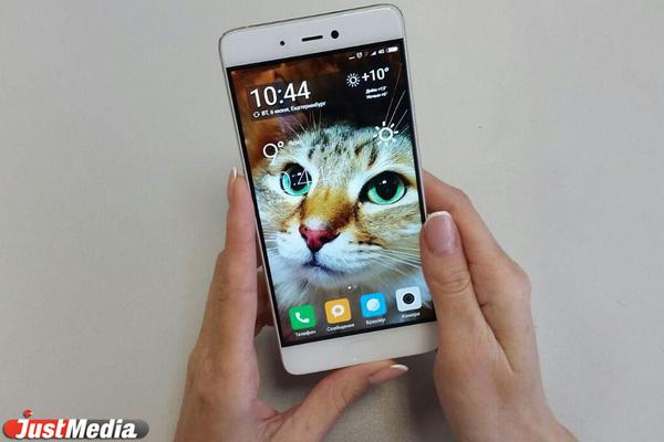 Samsung временно не будет поставлять телефоны и чипы в Россию - Фото 1