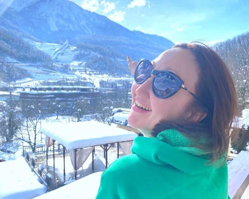 Елена Князева, журналист: «Люблю уральскую малоснежную весну, но иногда хочется вырваться туда, где тепло и море». В Екатеринбурге -8 и небольшой снег - Фото 1